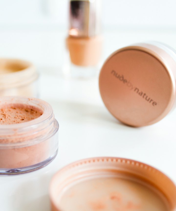 Translucent Setting Powder by Velour Lab